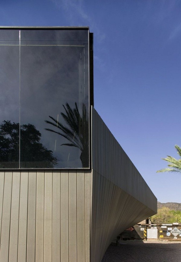 elegante-fachada-aço-concreto-vidro