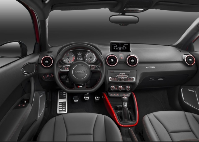 Audi S1 ​​2014 espaçoso design de interiores