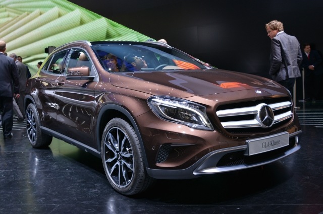 lado frontal-mercedes-benz-gla-marrom