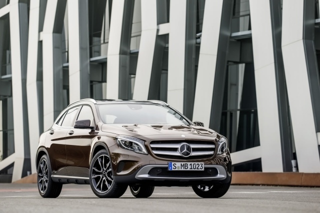 mercedes-gla-2015-GLA-side-brown