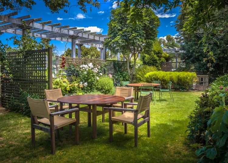 Crie um terraço e jardim adequados para crianças