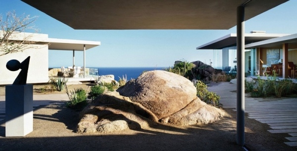 Casa dos sonhos na encosta com vista da costa mexicana do Pacífico