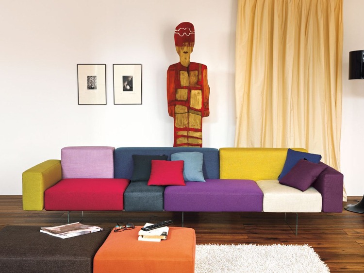Sofá de design -estofo-colorido-braços-ar