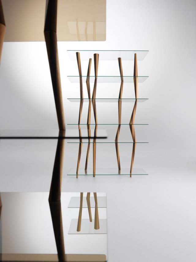 varas de bambu imitadas em estante de livros redesenham prateleira de alto crescimento