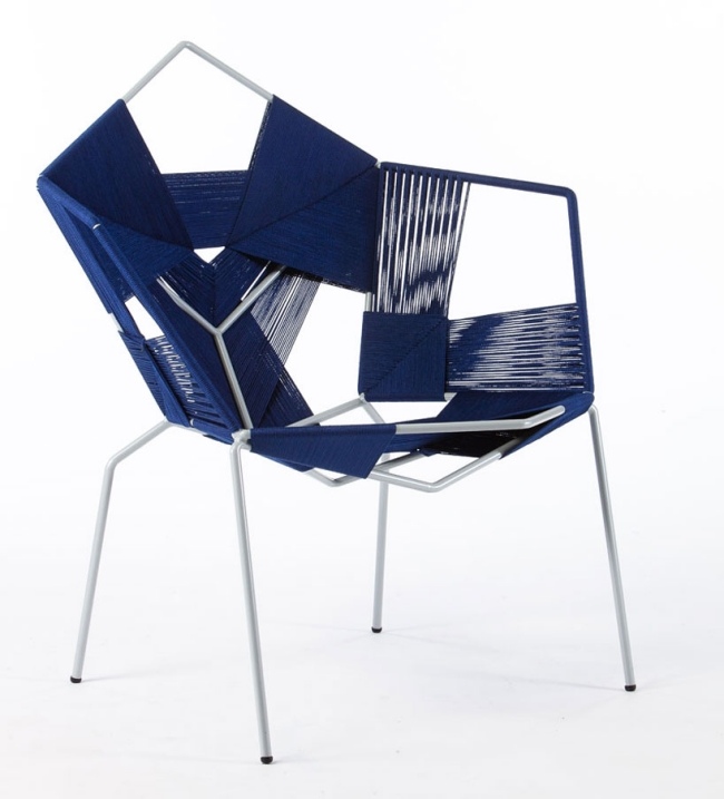cadeira de design COD estrutura de aço tecido azul cobalto
