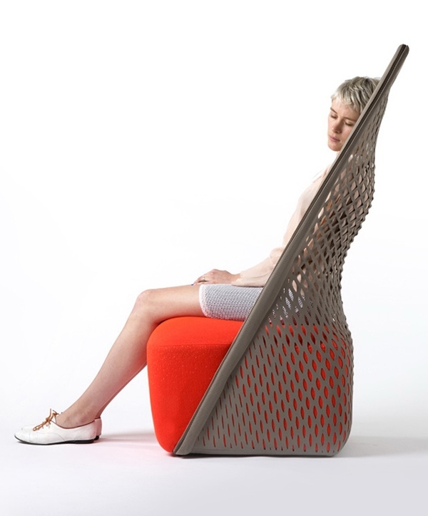 cadeira de design com rede vista lateral por benjamin hubert