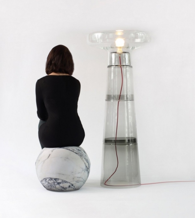 lâmpada de piso de design feito de vidro soprado à mão, cinza transparente