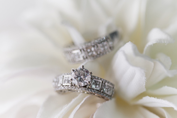 Comprando diamantes para dicas de anéis de noivado para compradores