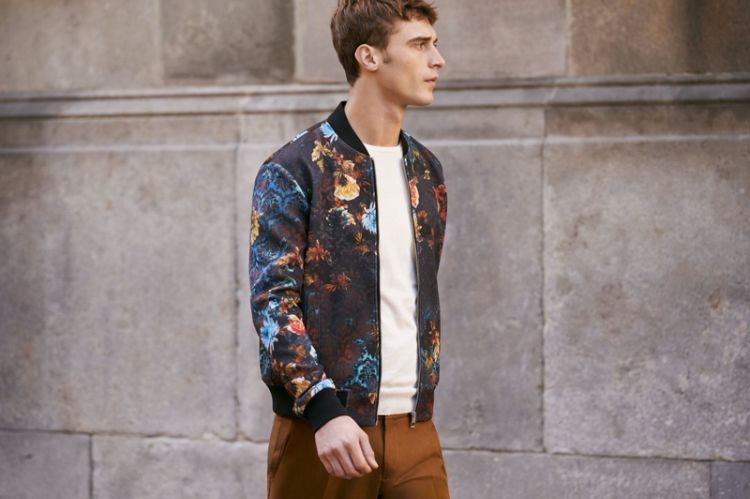 moda-tendências-homens-2017-2018-camuflagem-padrão-floral-jaqueta bomber
