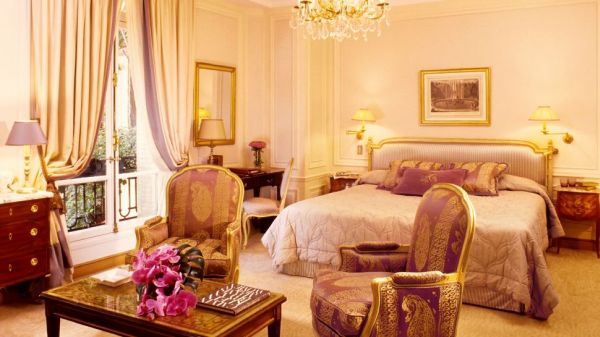 hotel room plaza athénée hotéis mais caros mais bonitos de paris