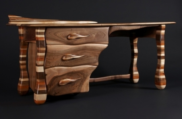 Mesa de design de edição limitada de ripas de madeira com gavetas fixas