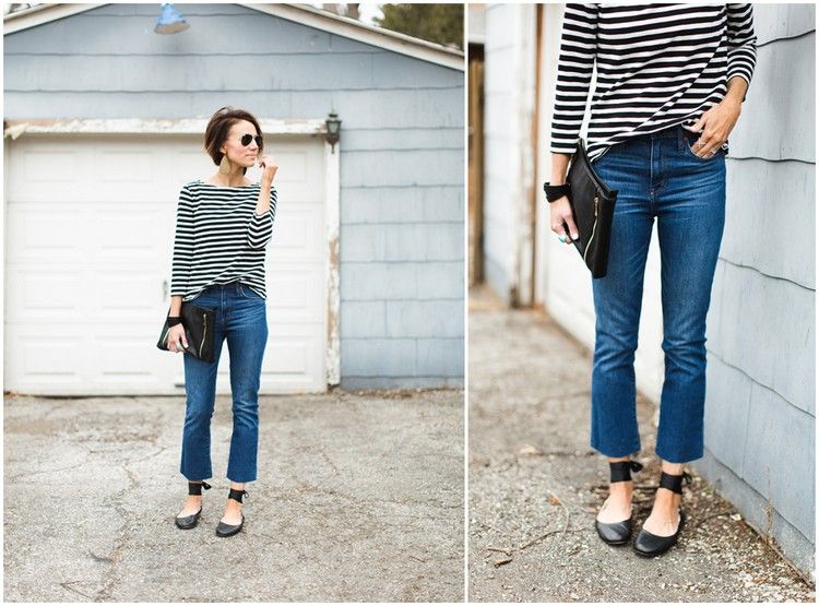 Estilo jeans bootcut azul com blusa listrada e bailarinas com tira no tornozelo