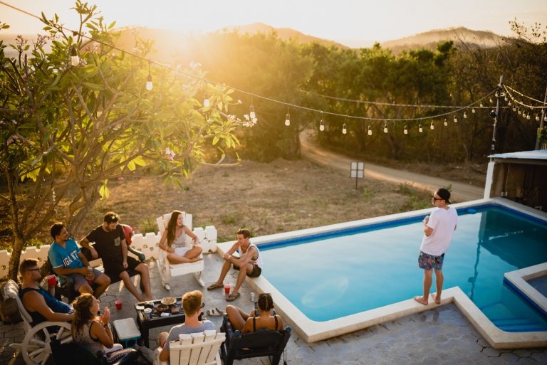 Alugue uma casa de férias privada, mesmo com uma piscina perto de resorts maiores