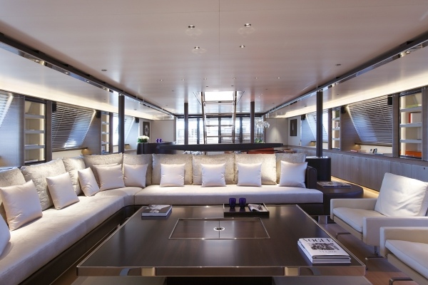 iate de luxo RIELA motoyacht design de interiores sofá de canto