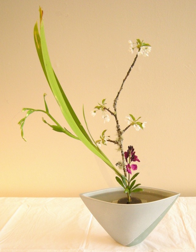 arte de flores ikebana em casa faça você mesmo roxo branco