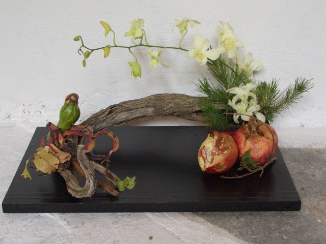 ikebana flor arte galho de árvore muitos elementos decorativos para reforçar o efeito