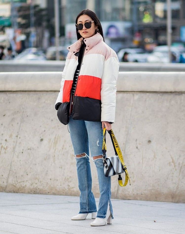 Use jeans com rasgos e fendas na bainha com botins