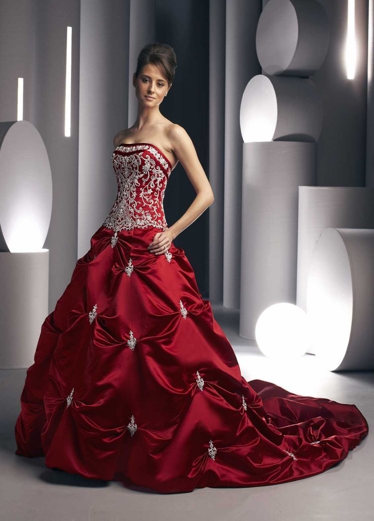 vermelho-vestido-de-noiva-prata-decorações-broderie