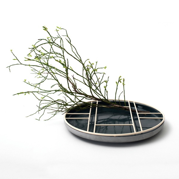 As taças TokoNama Ikebana projetam a ideia do arranjo de flores