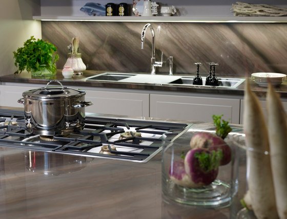 cozinha elegante design arthesi bancada em mármore marrom
