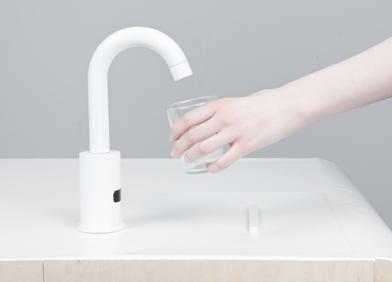 projeto de design de cozinha pequena torneira branca por meyer müller