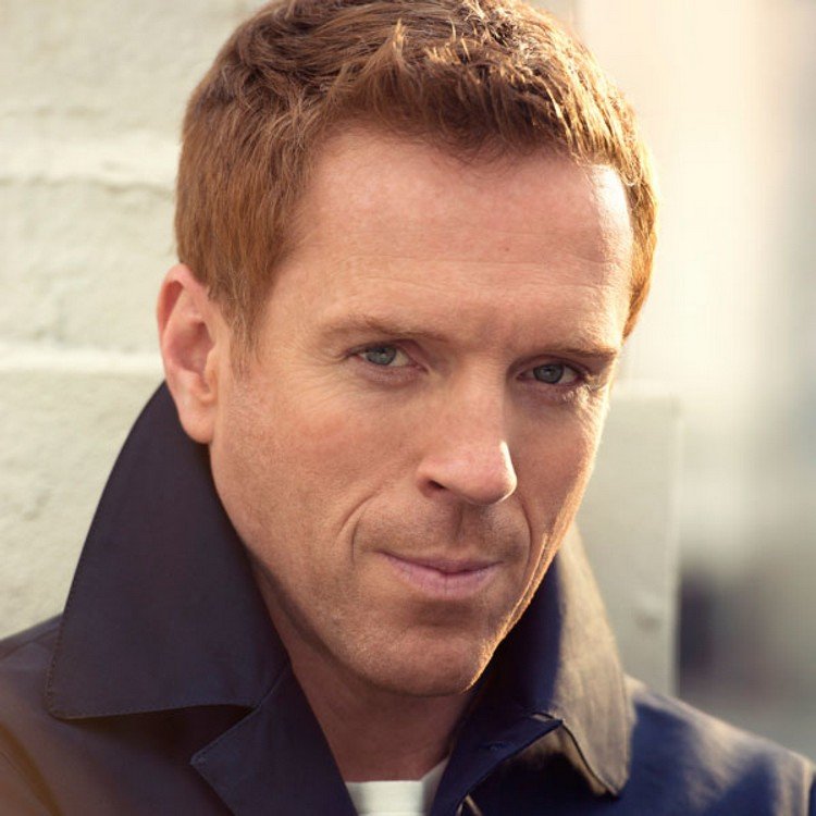 Ator de Damian Lewis com um tom acobreado