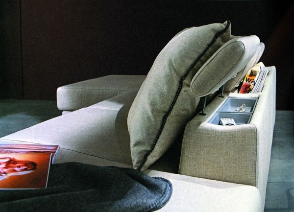 sofá com revistas de armazenamento almofadas de controle remoto