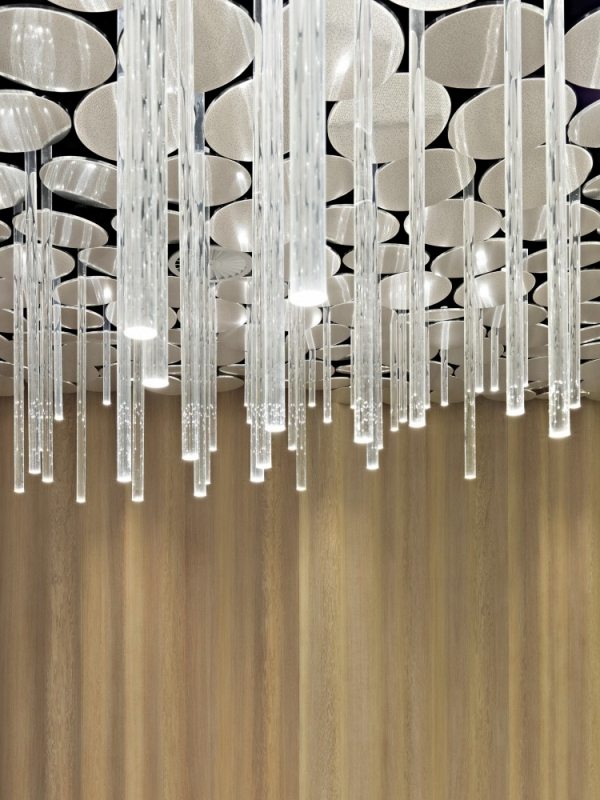 design de cantina lustre de cristal da revista mirror