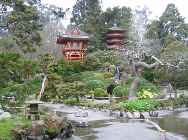 Tranquilidade perfeita no templo do jardim Zen