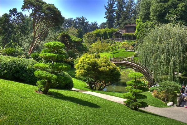 Ponte no jardim japonês