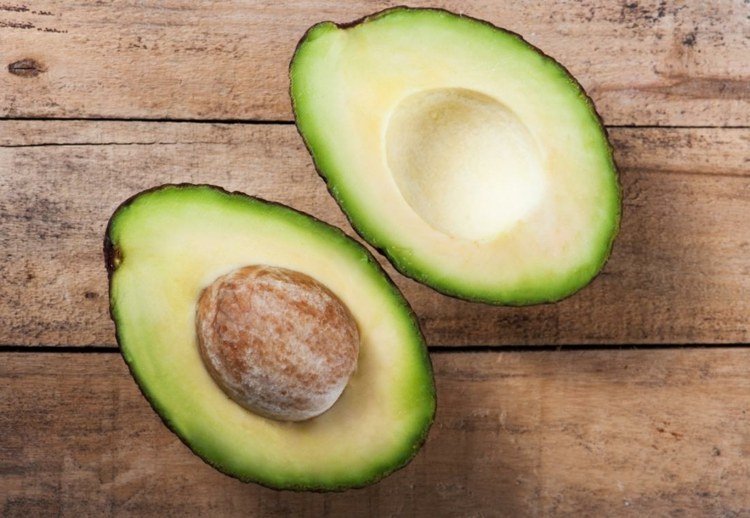 Abacates para saladas ou produtos para barrar na dieta