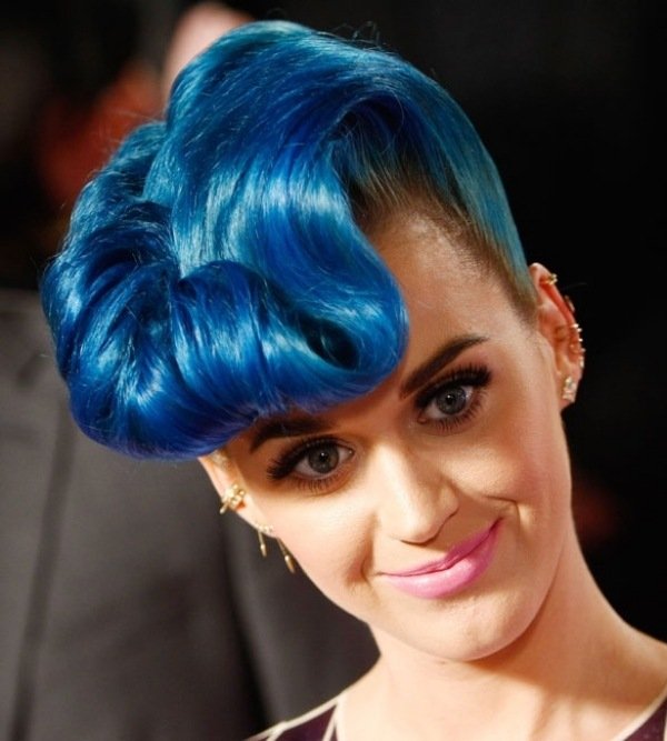 katy-perry-piercing-ear-ring-blue-hair