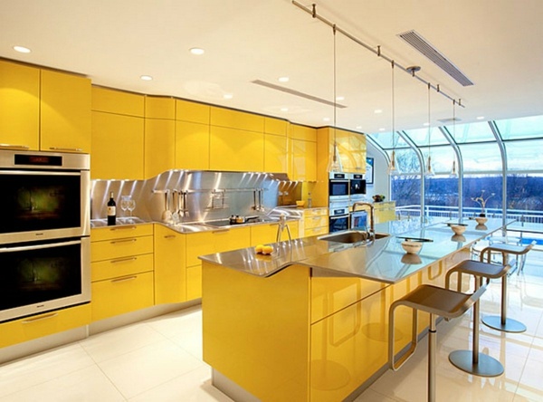 cozinha amarela de alto brilho