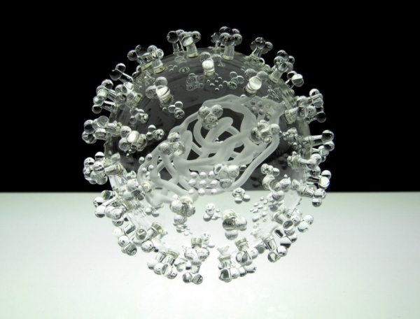 Objeto de arte feito de vidro - Luke Jerram Design