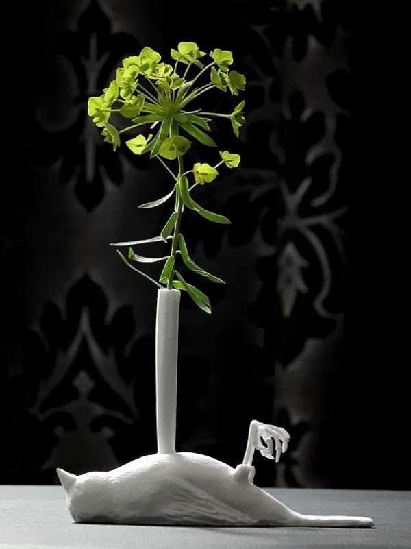 O vaso do designer ReBird Studio-Toer simboliza o renascimento