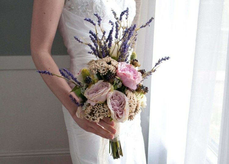 flores bouquet de noiva símbolo de lavanda amor lealdade amuleto da sorte para casamento