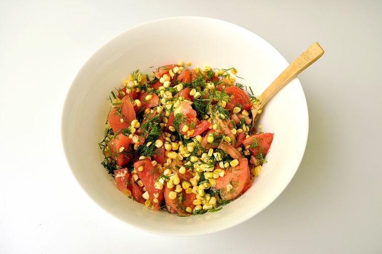 receita vegana de salada com maionese colher de pau milho tomate endro