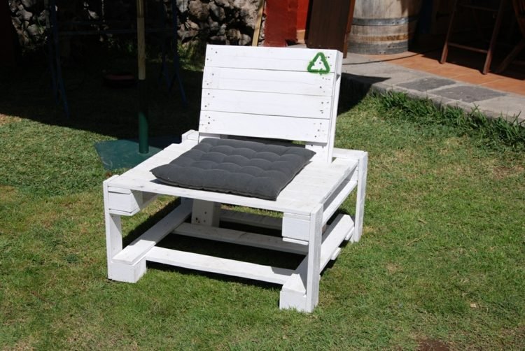 DIY-ideias-móveis-paletes-mesa-cadeira de jardim
