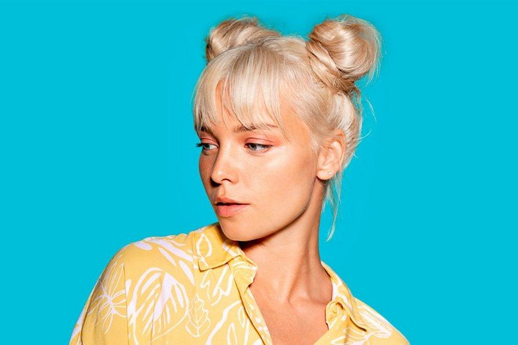 Two Buns Hairstyles Tendências de penteados para updos com franja de cabelo comprido