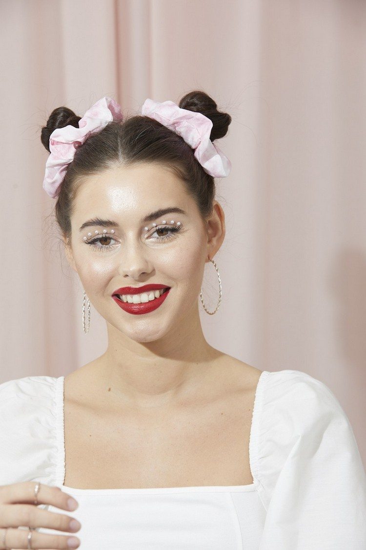 Penteados com Scrunchies Two Buns Hairstyles Bun Hairstyle Cabelo comprido