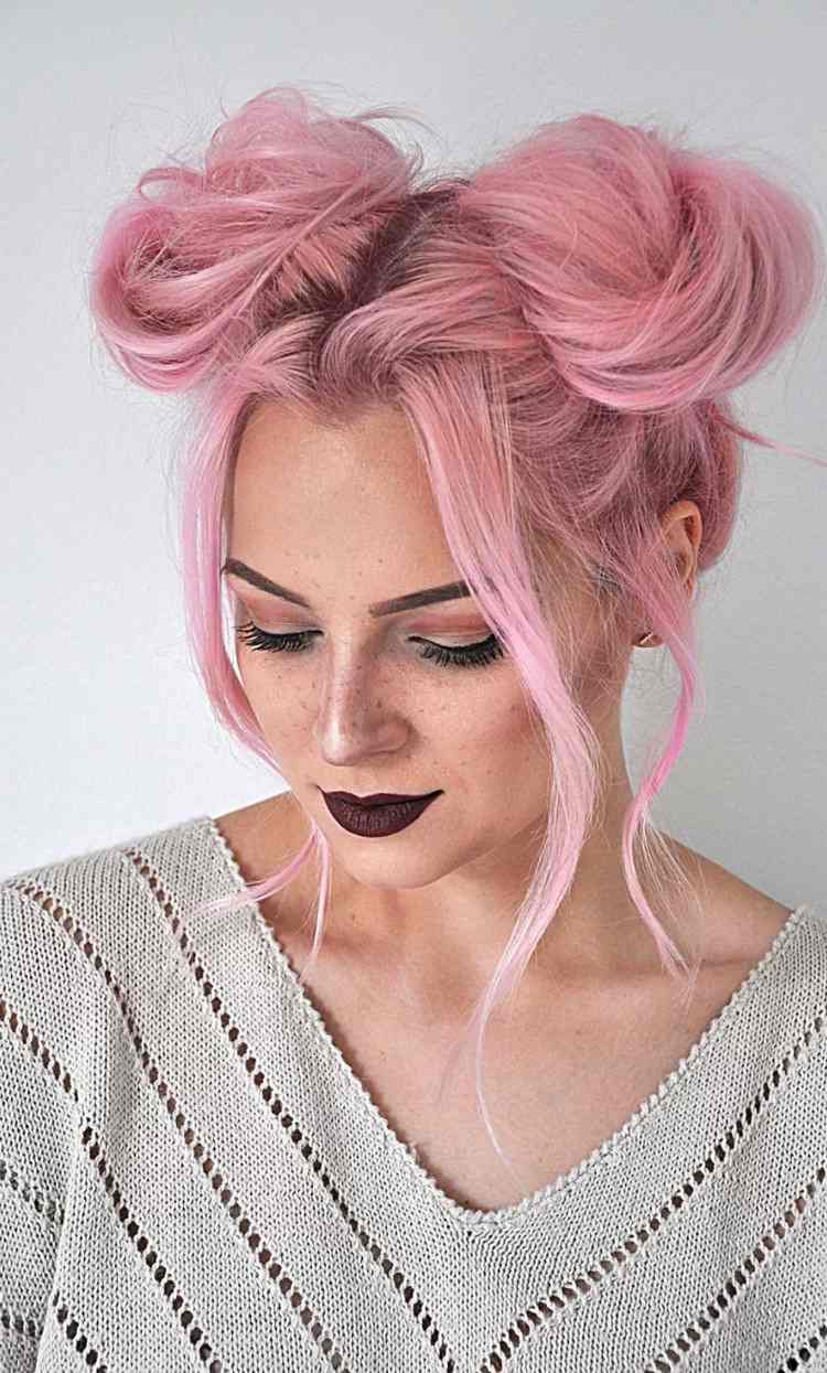 Tingir o cabelo rosa penteados tendências penteados de dois pães