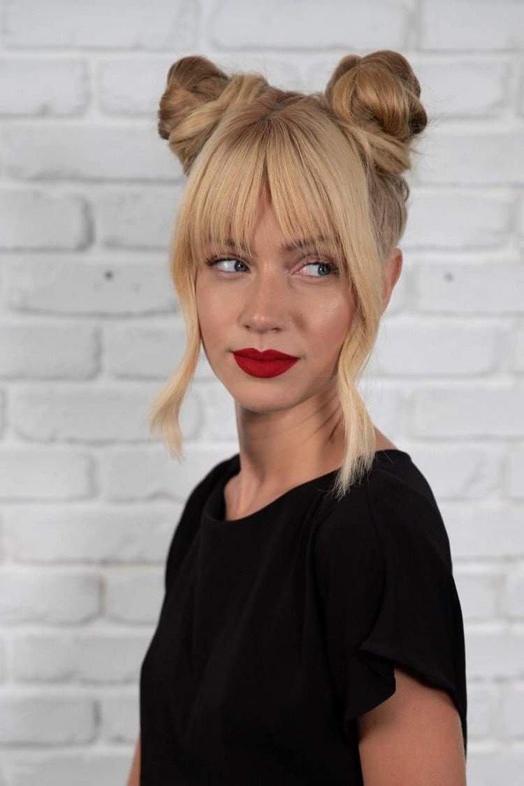 Penteado Bun com Franja Two Buns Penteados Updos para cabelos longos