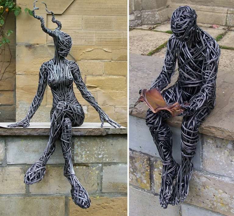 ler livro escultura fio metal mulher sentar