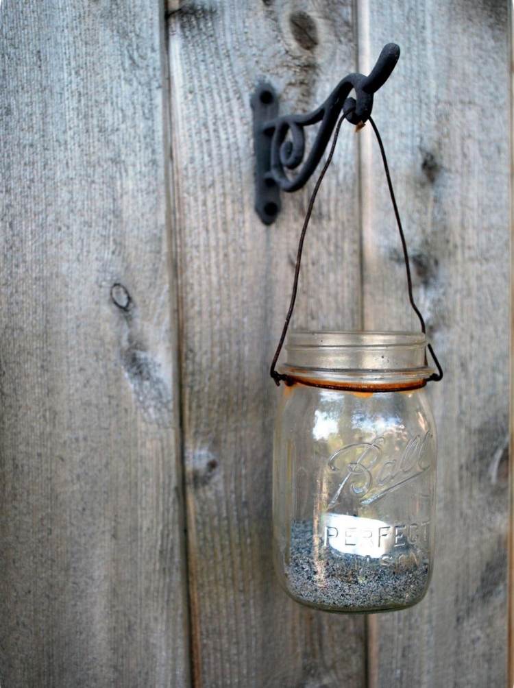 criativo-consertando-com-crianças-fora-de-jardim-lanterna de vidro