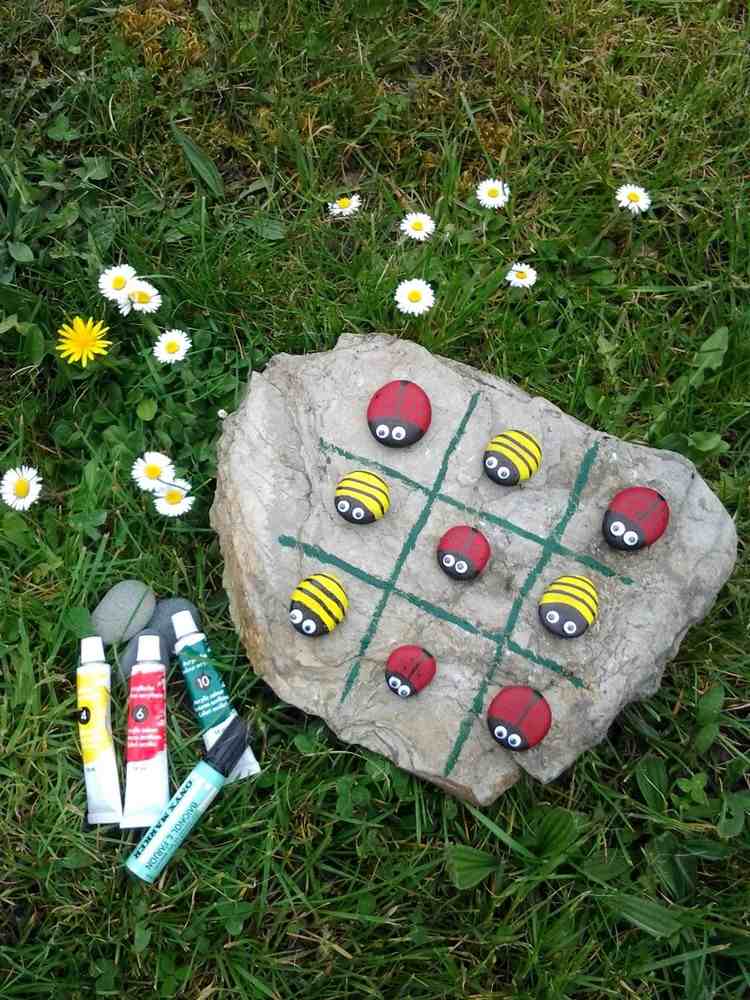 Handicrafts-children-out-tic-tac-toe-play bricks