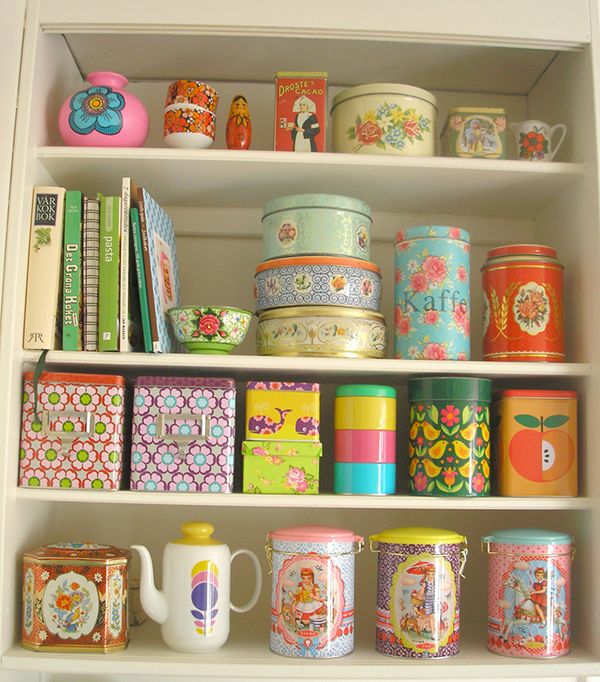 tendências em design de interiores de prateleiras de cozinha coloridas para 2013