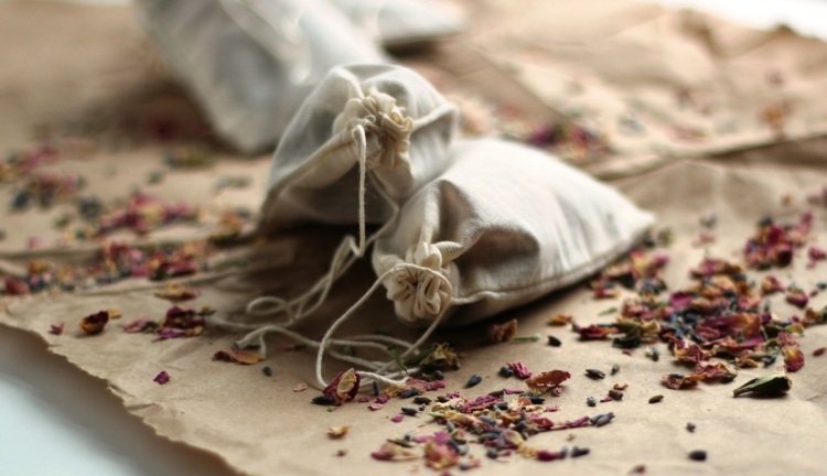 Faça seus próprios sachês perfumados - bolsas de artesanato - ervas secas