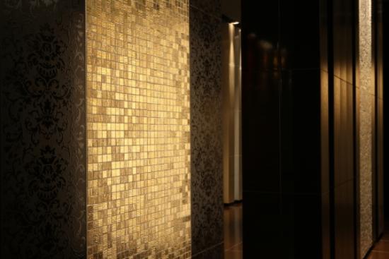azulejos de parede com aspecto de ouro iris ceramica mosaico