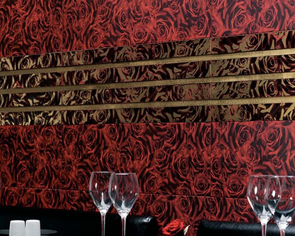 Revestimento de parede de azulejos de banheiro com aspecto dourado