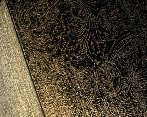 Azulejos de banheiro em fundo preto ótico dourado